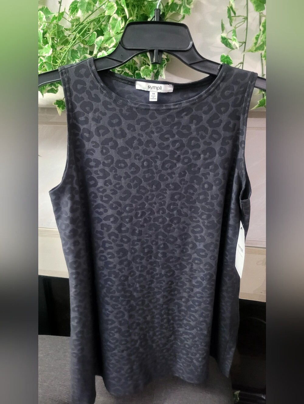 Sympli Sleeveless Nu Ideal Tunic Grey Cheetah print Size 10